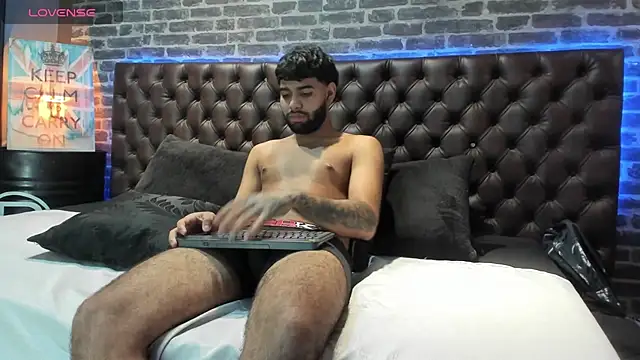 Jesuss77  online show from November 2025 02:27:02 PM