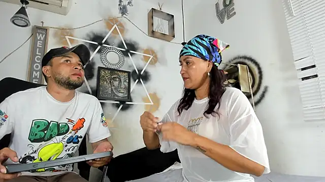 Snapshot of StephaniaAndRandy chatting on November 2025 05:48:01 PM StephaniaAndRandy online show from November 2025 05:48:01 PM