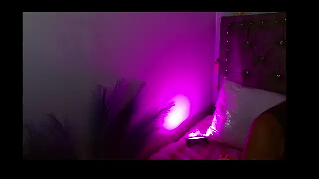 Queen Rousee online show from February 2026 10:06:02 PM