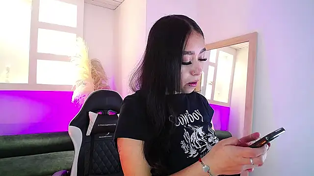 vallolett online show from April 2026 10:35:02 PM