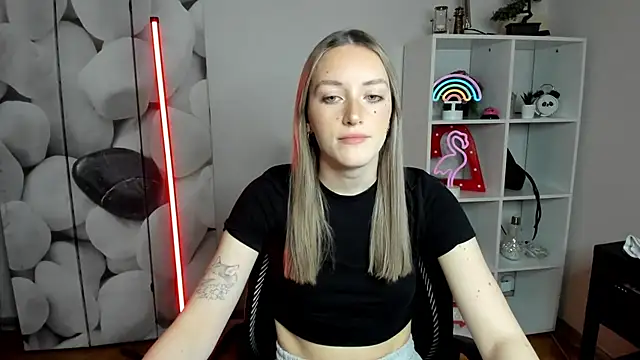 Snapshot of EvelynBlond chatting on January 2026 01:24:01 PM EvelynBlond online show from January 2026 01:24:01 PM