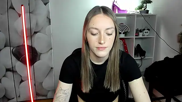 Snapshot of EvelynBlond chatting on January 2026 01:39:01 PM EvelynBlond online show from January 2026 01:39:01 PM