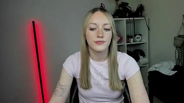 EvelynBlond online show from April 2026 12:32:01 PM