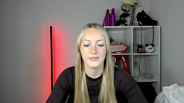 EvelynBlond online show from June 2026 12:40:02 PM