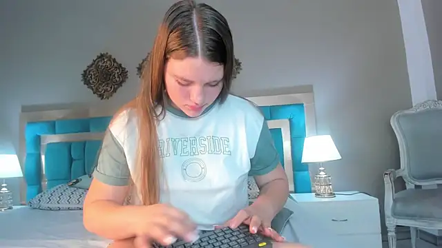 Snapshot of LiiaVelvet chatting on December 2025 04:35:02 PM LiiaVelvet online show from December 2025 04:35:02 PM