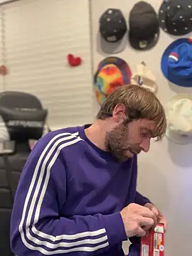 Snapshot of strippingmale1 chatting on November 2025 02:01:02 AM strippingmale1 online show from November 2025 02:01:02 AM