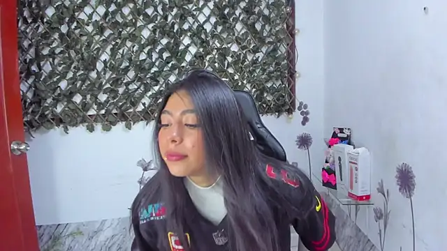 Snapshot of NaommiCampbell chatting on November 2025 09:57:02 PM NaommiCampbell online show from November 2025 09:57:02 PM