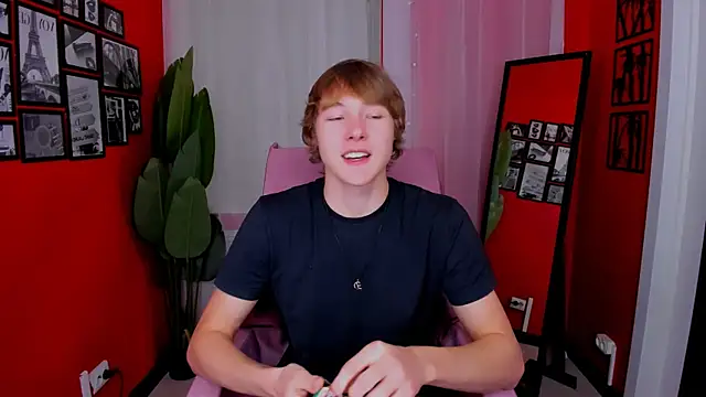 Snapshot of DonaldWoon chatting on December 2025 03:54:02 PM DonaldWoon online show from December 2025 03:54:02 PM