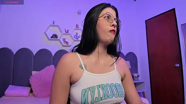 lunagomez24 online show from January 2026 02:24:01 AM