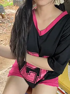 XndSeraphina online show from February 2026 05:06:02 AM