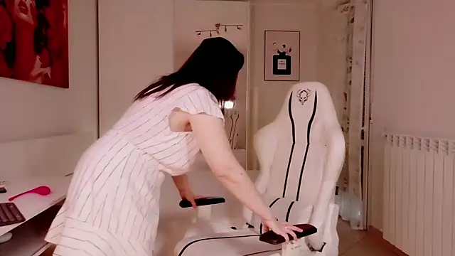 FlirtyFox  online show from February 2026 12:59:02 PM