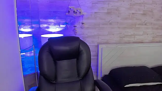 Emir Ozan  online show from February 2026 07:07:01 PM