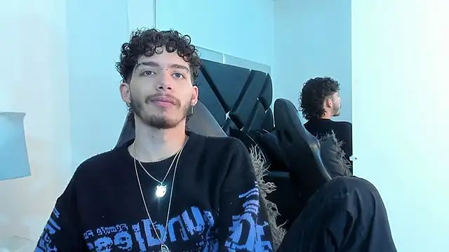 JojoBraando online show from November 2025 10:45:02 PM