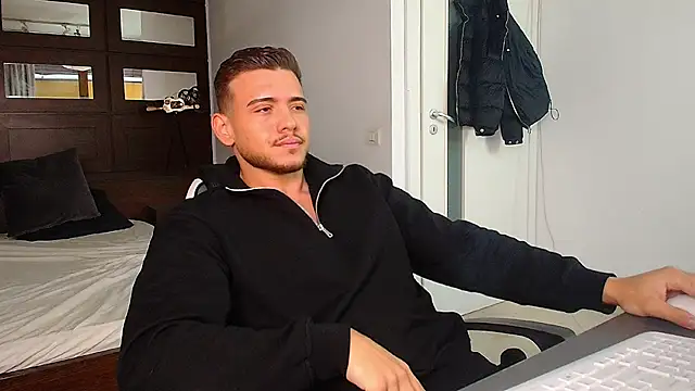 Snapshot of ElijahThorne chatting on January 2026 06:17:01 AM ElijahThorne online show from January 2026 06:17:01 AM