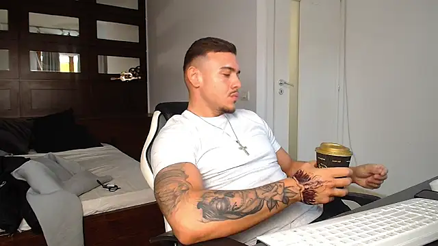 Snapshot of ElijahThorne chatting on February 2026 09:48:01 AM ElijahThorne online show from February 2026 09:48:01 AM