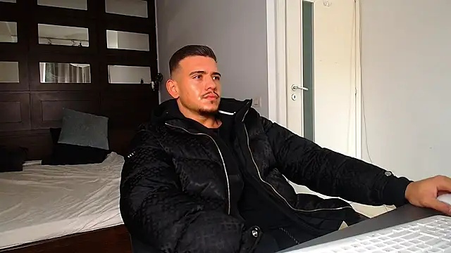 Snapshot of ElijahThorne chatting on February 2026 10:01:02 AM ElijahThorne online show from February 2026 10:01:02 AM