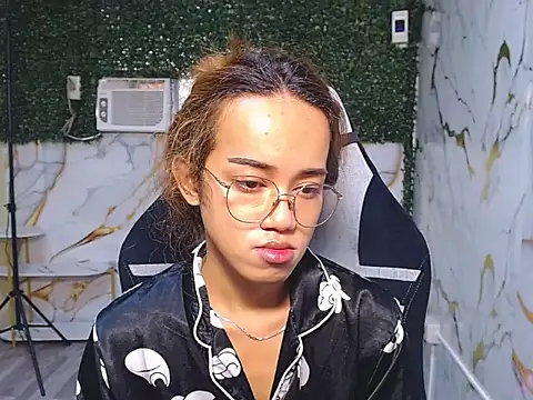 imadriana12 online show from November 2025 06:26:02 AM