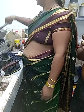 Snapshot of Desicouple1706 chatting on December 2025 01:50:02 PM Desicouple1706 online show from December 2025 01:50:02 PM