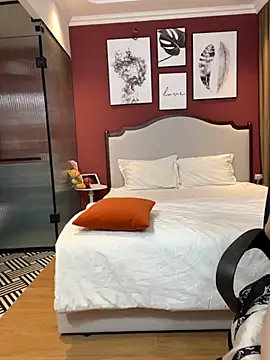 Snapshot of Queen-of-Love chatting on November 2025 06:26:02 AM Queen-of-Love online show from November 2025 06:26:02 AM