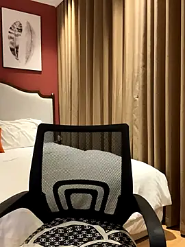 Snapshot of Queen-of-Love chatting on December 2025 02:11:01 PM Queen-of-Love online show from December 2025 02:11:01 PM