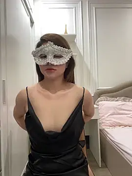 Snapshot of Queen-of-Love chatting on May 2026 10:00:01 AM Queen-of-Love online show from May 2026 10:00:01 AM