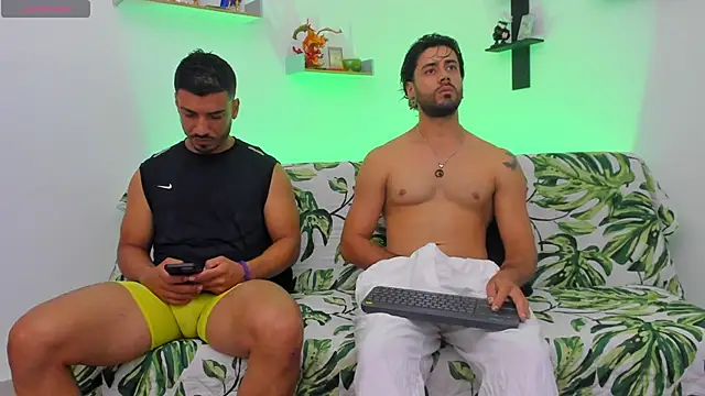 heteros curious online show from May 2026 03:57:01 AM