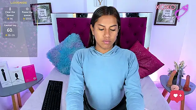 Samantha  F W online show from April 2026 02:22:01 PM