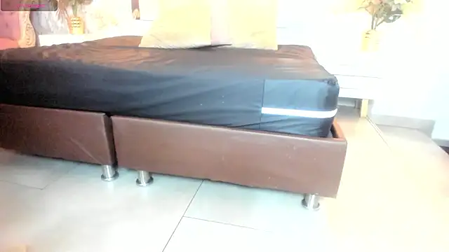 Snapshot of Mysterius_Woman chatting on February 2026 12:53:02 PM Mysterius Woman online show from February 2026 12:53:02 PM