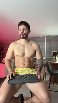 Valenthino Salvatore online show from December 2025 03:48:01 AM