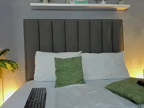 lindaa natashaa  online show from November 2025 03:49:02 AM