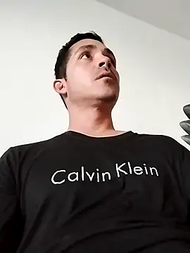 Snapshot of Logan_hetero1 chatting on December 2025 09:43:01 PM Logan hetero1 online show from December 2025 09:43:01 PM