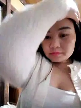 One-two22 online show from November 2025 01:23:01 PM