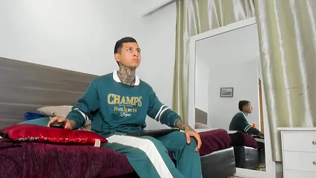 Andrew sanders68 online show from December 2025 11:25:02 PM