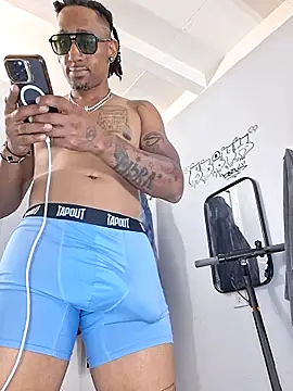 Snapshot of MTheRealrDLlongCrippler chatting on March 2026 12:33:01 PM MTheRealrDLlongCrippler online show from March 2026 12:33:01 PM