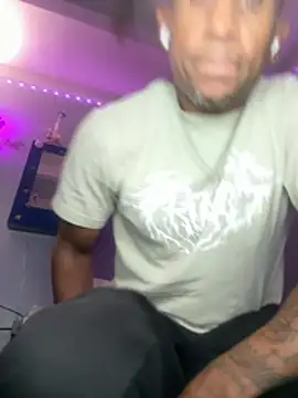 Snapshot of MTheRealrDLlongCrippler chatting on April 2026 10:43:01 AM MTheRealrDLlongCrippler online show from April 2026 10:43:01 AM