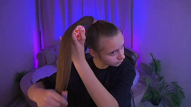 TinyNatalie online show from November 2025 07:08:02 AM