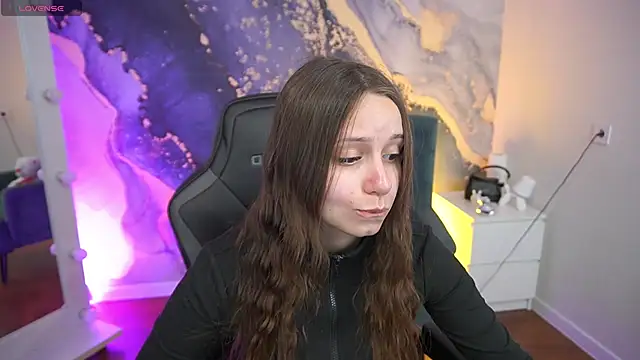 TinyNatalie online show from April 2026 02:32:02 PM