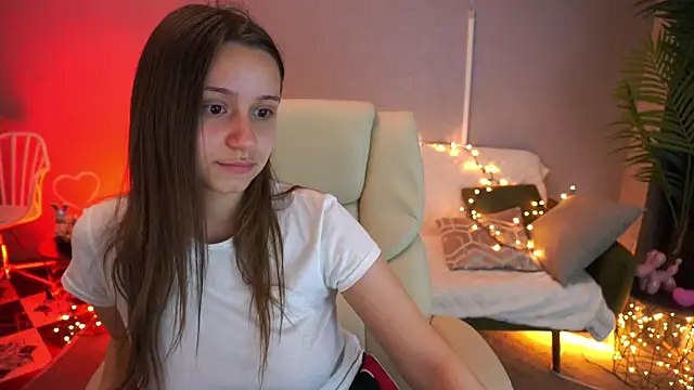 TinyNatalie online show from May 2026 09:13:01 PM
