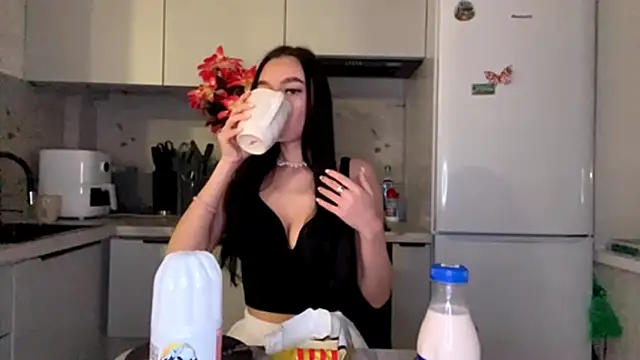 KristaLarmon online show from November 2025 05:05:02 PM