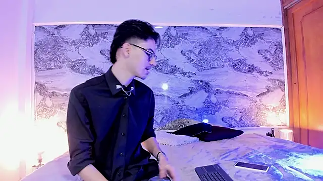 Im Dayros online show from November 2025 07:07:02 PM