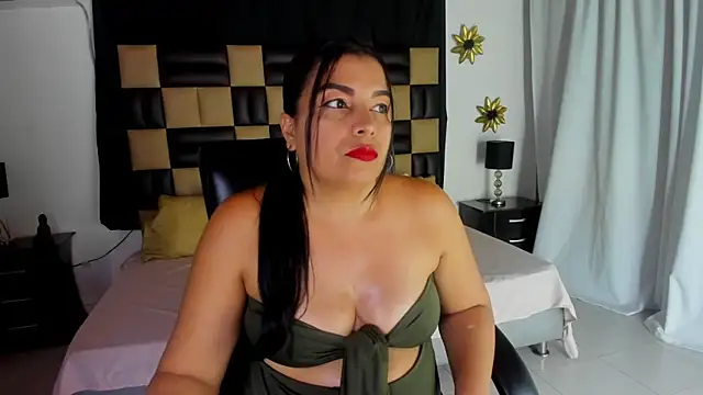 Snapshot of NinaSexxy chatting on November 2025 06:20:01 PM NinaSexxy online show from November 2025 06:20:01 PM