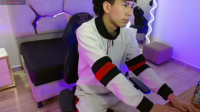 Snapshot of kaelwolf_tay chatting on November 2025 07:39:02 PM kaelwolf tay online show from November 2025 07:39:02 PM