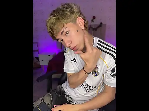 kaelwolf tay online show from April 2026 11:36:01 AM