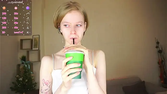 ToyaPletz online show from April 2026 04:08:01 PM