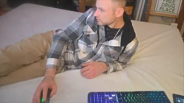 famous1tad online show from December 2025 08:45:02 AM