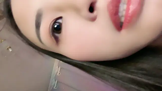 Snapshot of GD-girl001 chatting on November 2025 02:19:01 PM GD-girl001 online show from November 2025 02:19:01 PM