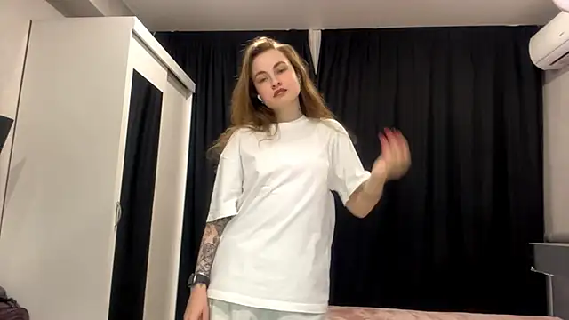 Snapshot of PrettyGhost chatting on December 2025 02:11:01 PM PrettyGhost online show from December 2025 02:11:01 PM