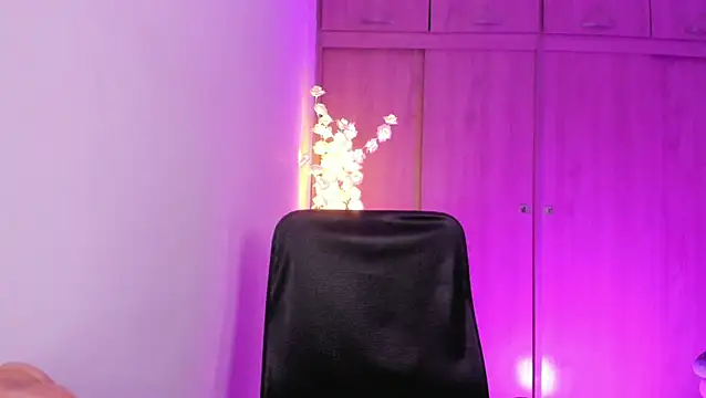 Snapshot of MaddieHunter chatting on May 2026 02:46:02 PM MaddieHunter online show from May 2026 02:46:02 PM