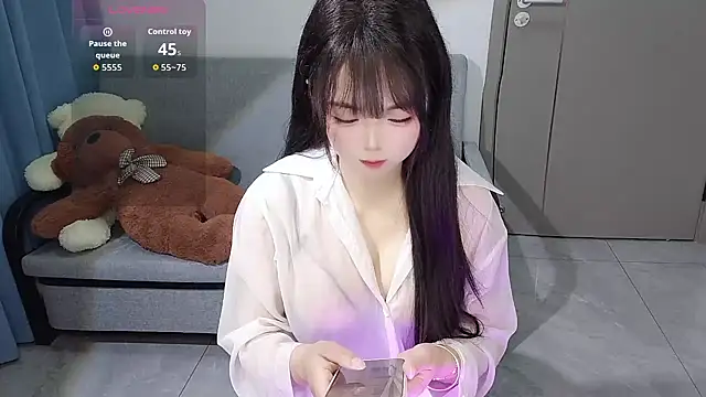 Snapshot of LuLu_bb chatting on April 2026 01:03:01 AM LuLu bb online show from April 2026 01:03:01 AM