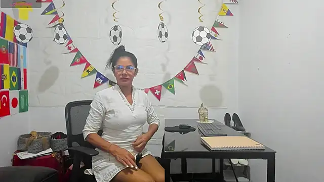 Snapshot of Miss_clarepocahose chatting on June 2026 01:19:01 AM Miss clarepocahose online show from June 2026 01:19:01 AM
